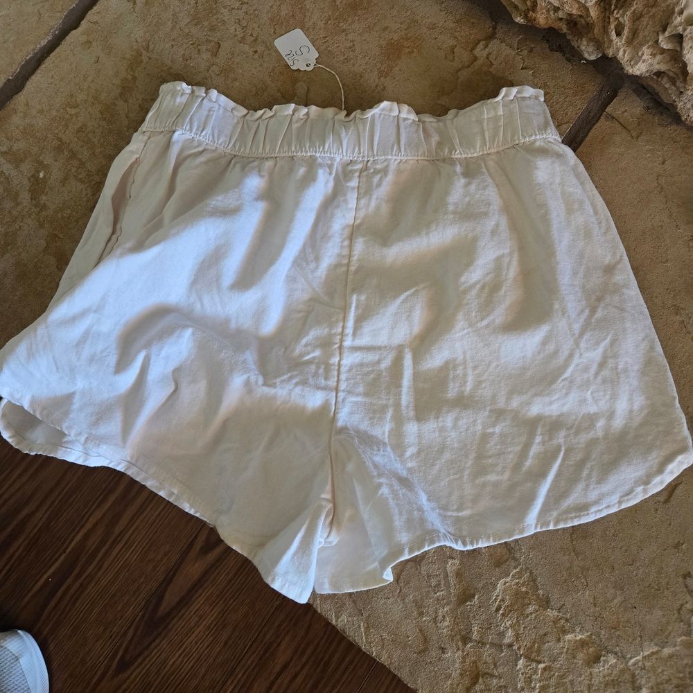 Universal Thread High Waist Cream Shorts